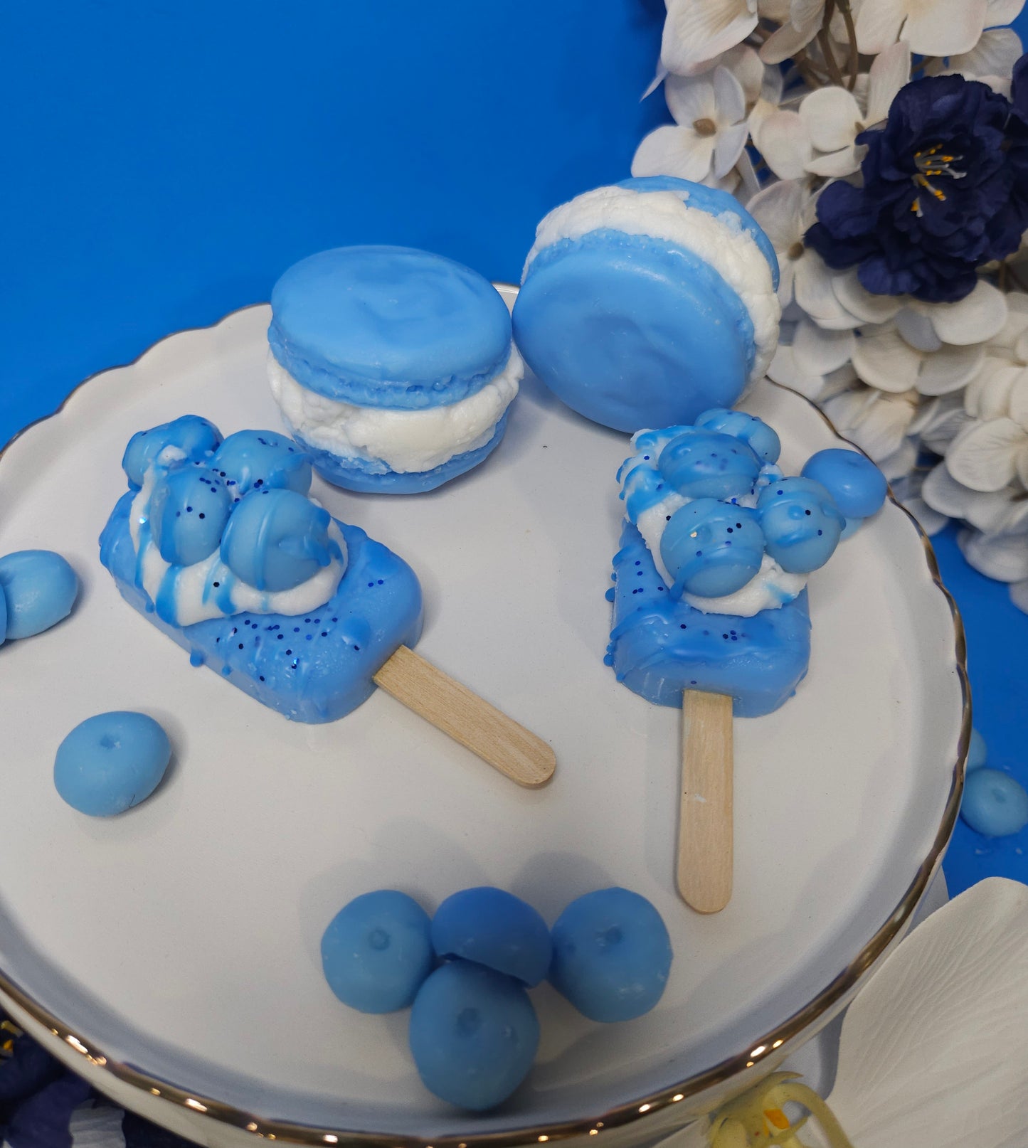 Blueberry Macrons