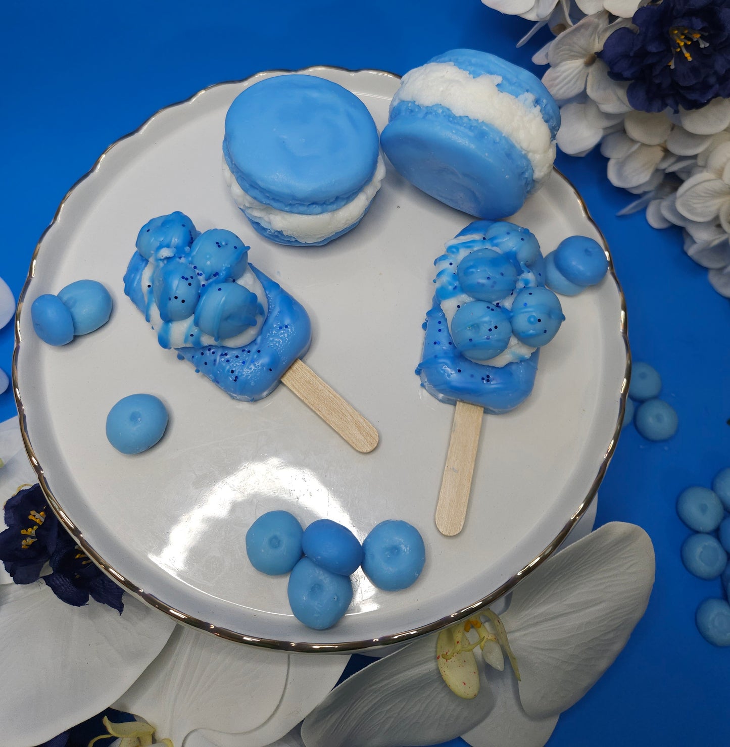 Blueberry Macrons