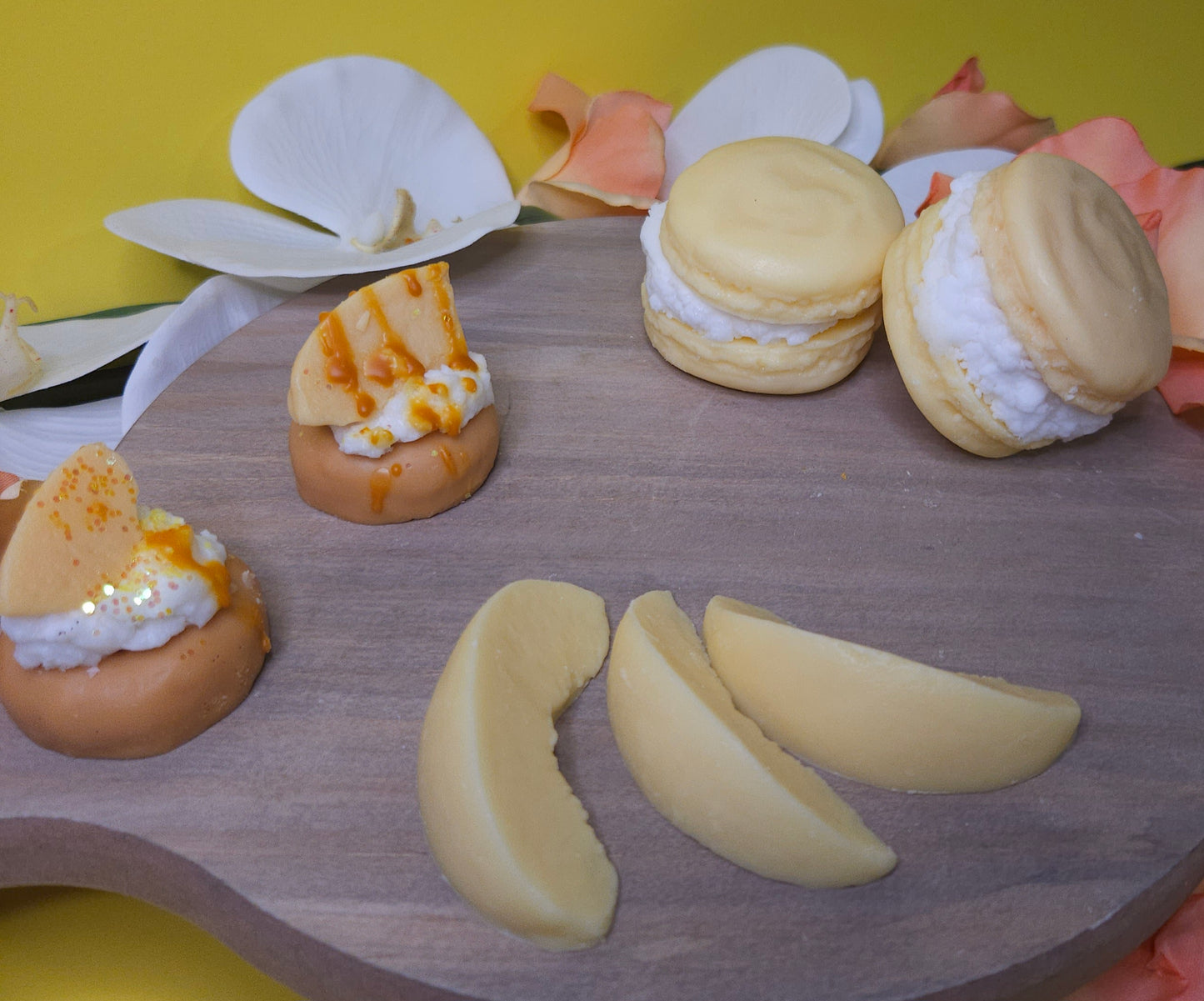 Peach Macrons