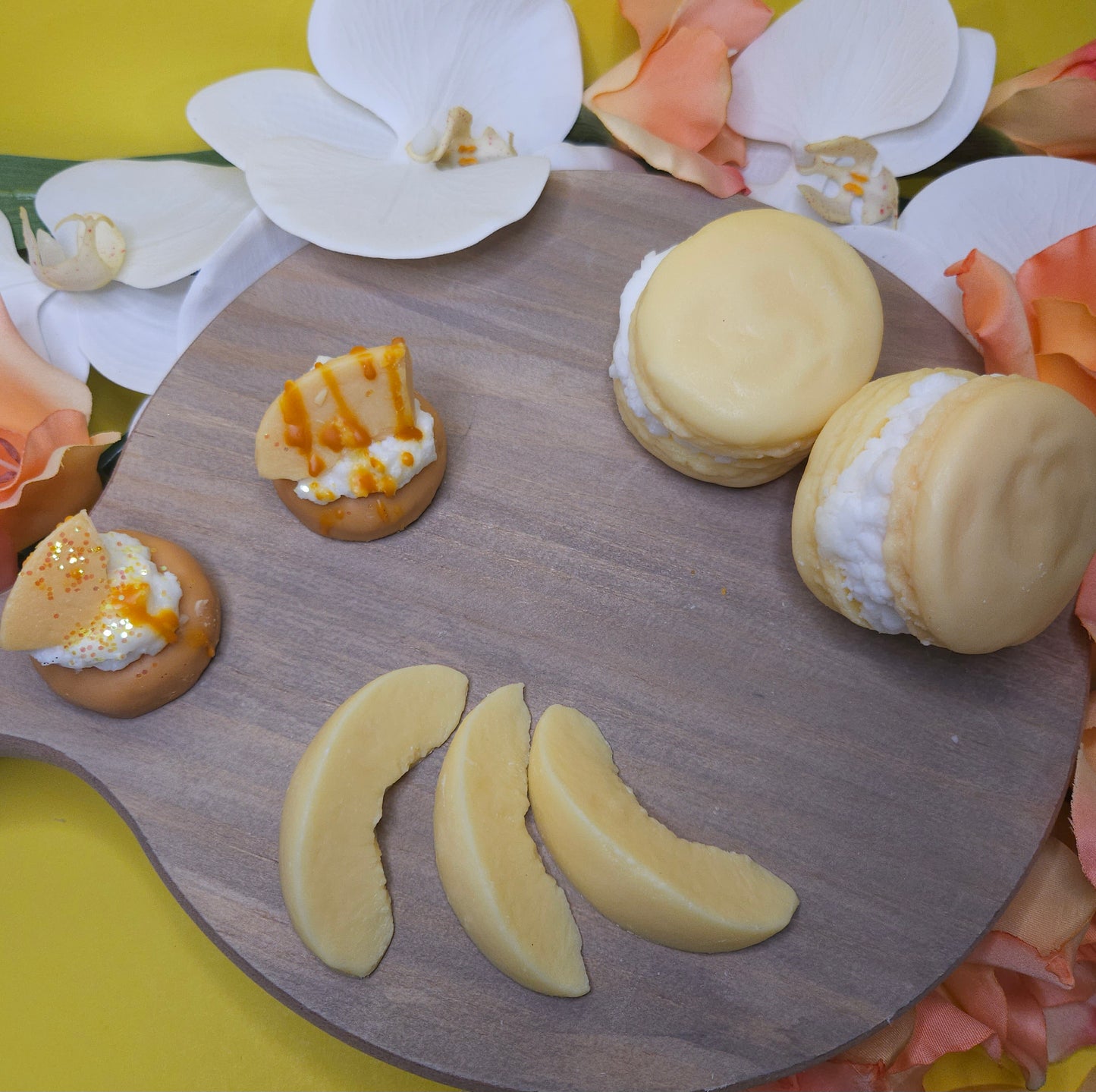 Peach Macrons