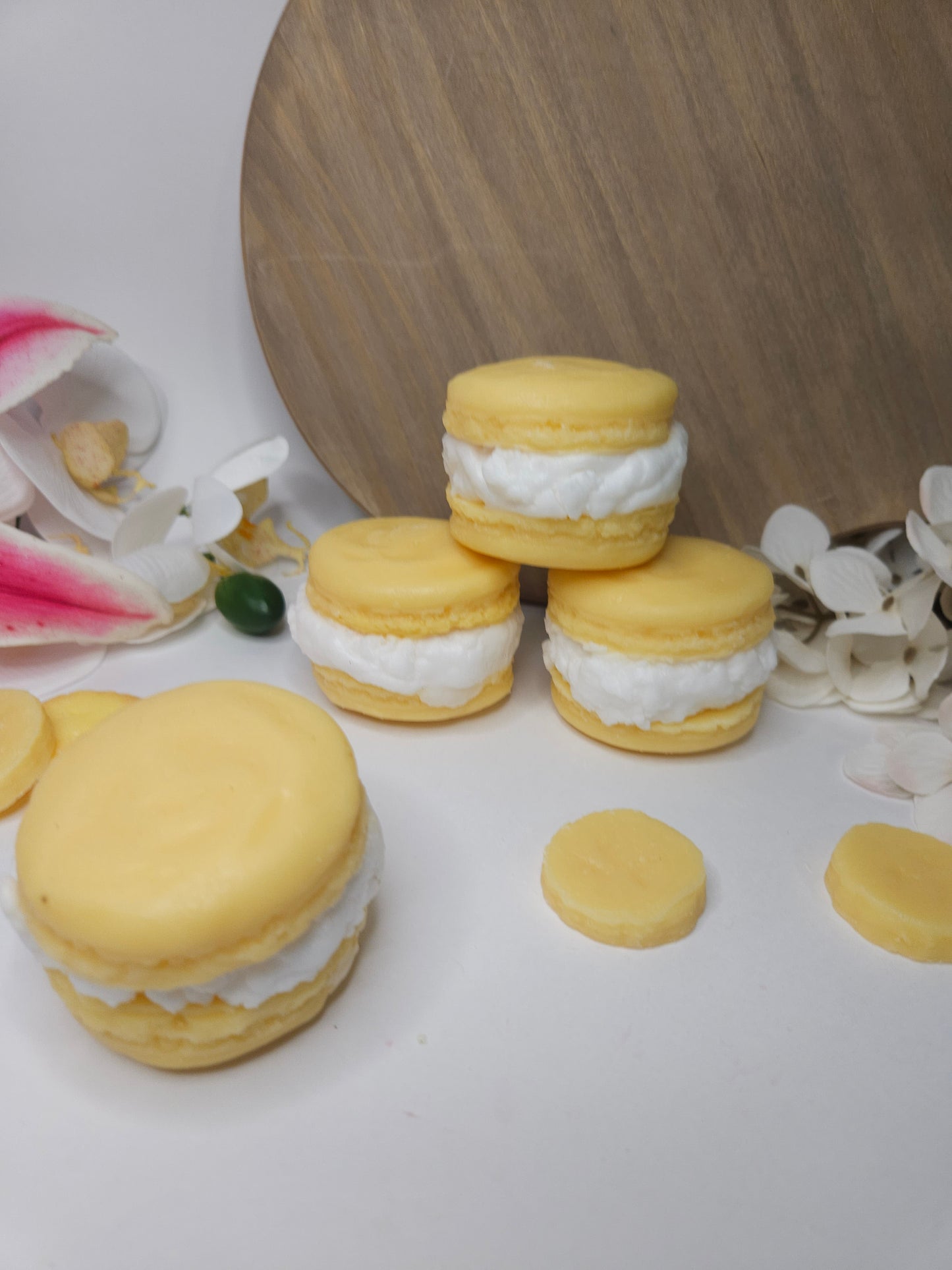 Banana Pudding Macrons