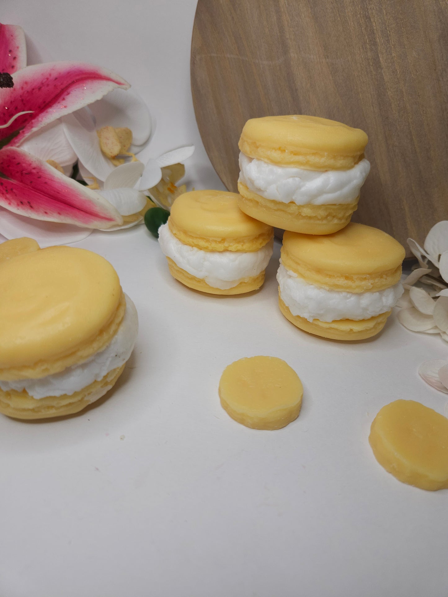 Banana Pudding Macrons