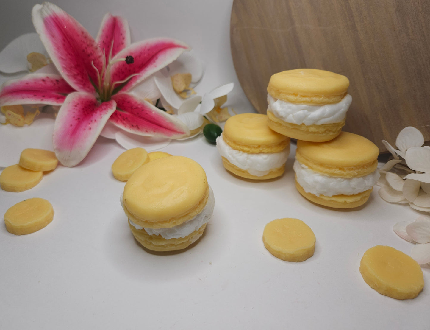 Banana Pudding Macrons
