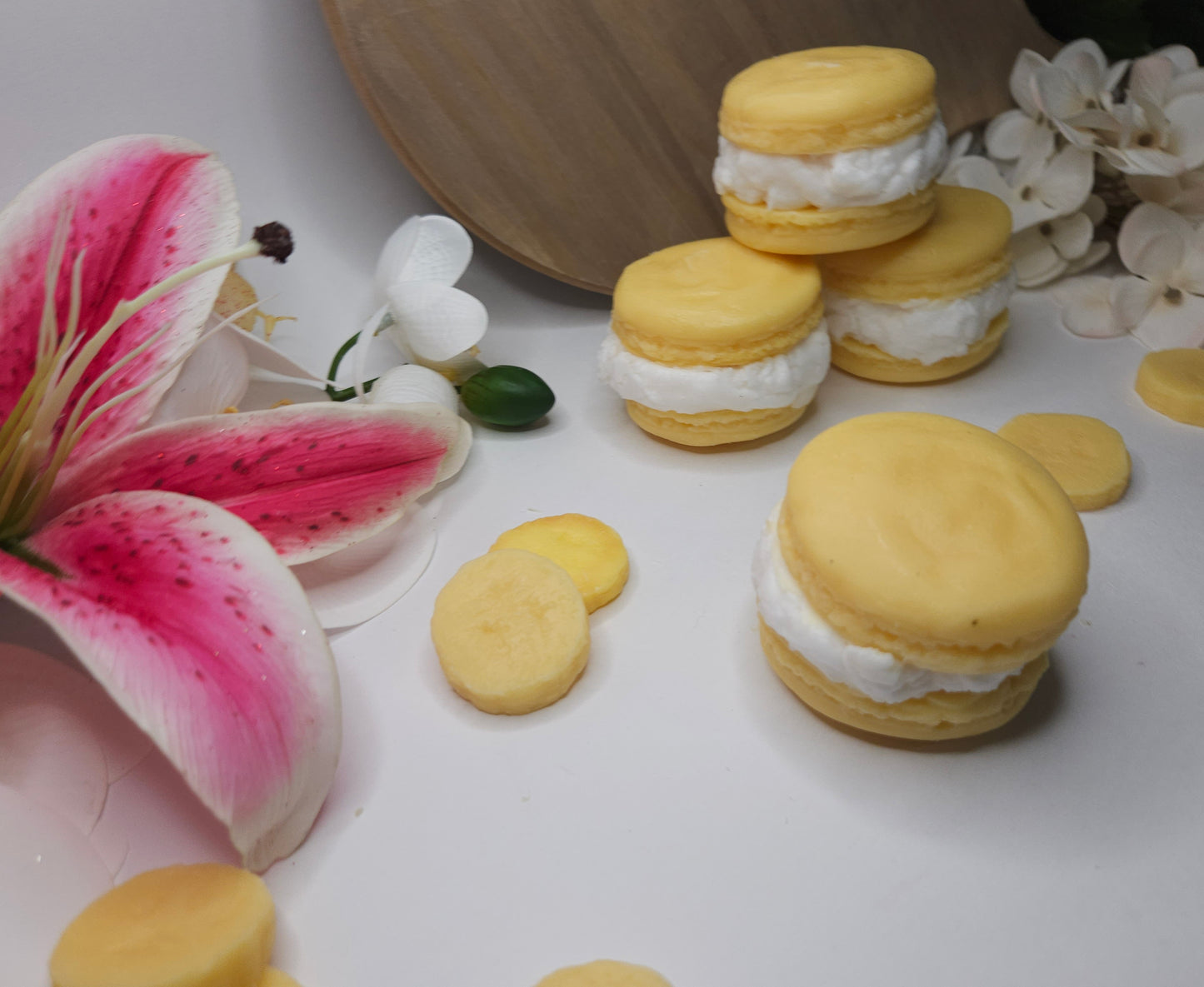 Banana Pudding Macrons
