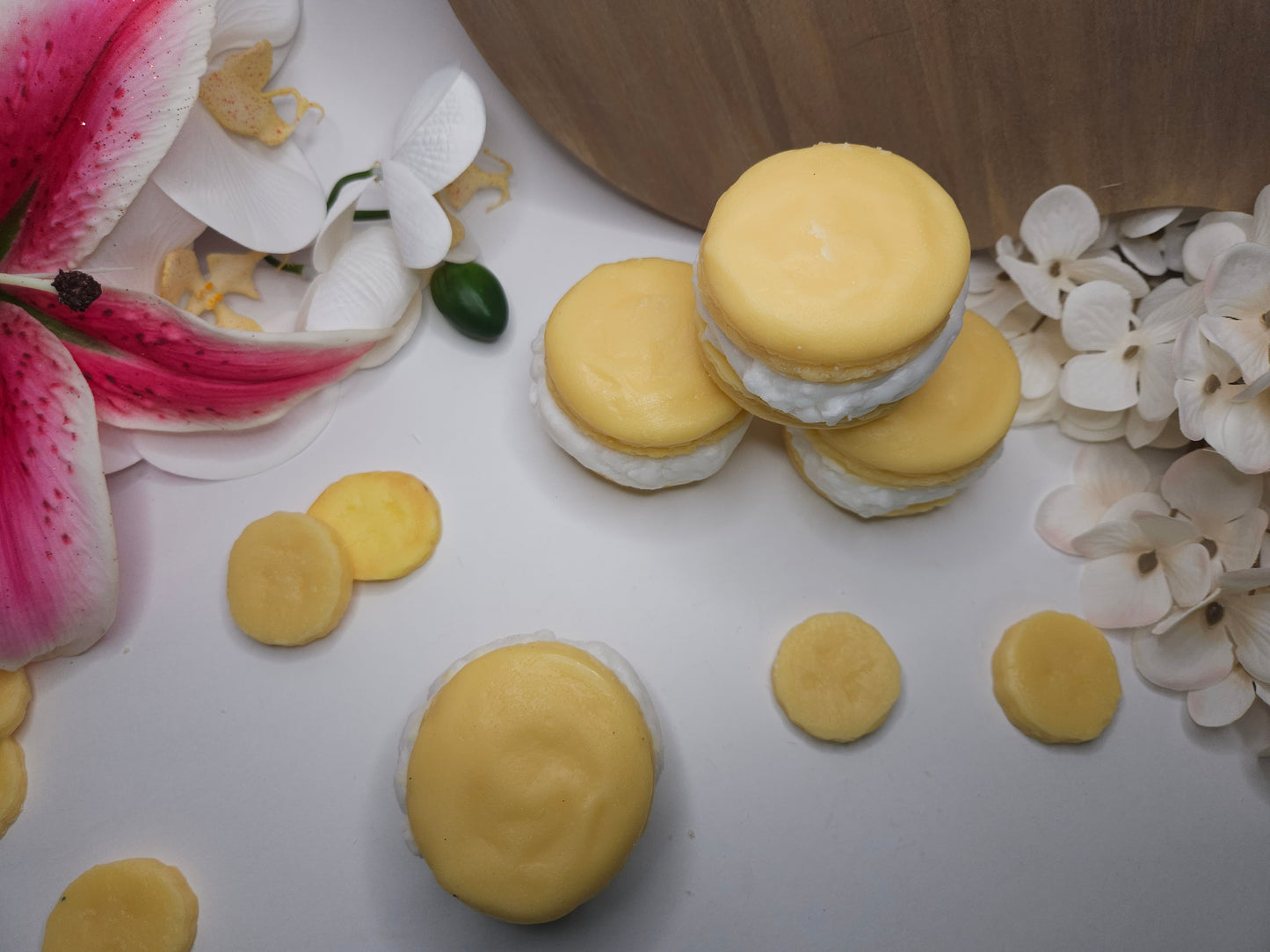 Banana Pudding Macrons